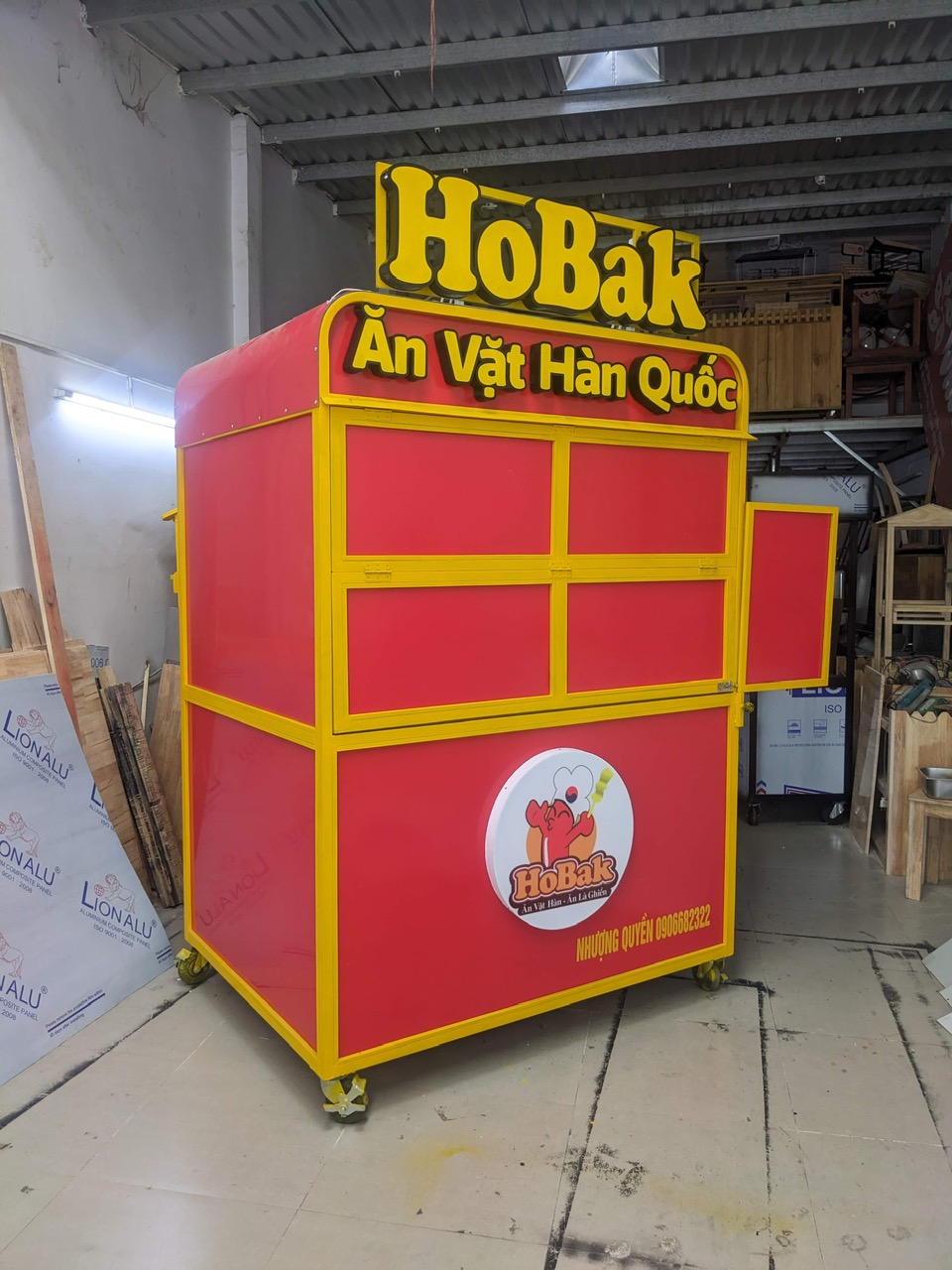 Kiosk bán hàng ăn vặt
