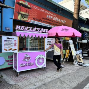 Alternative view of Quầy xe bán bánh mì