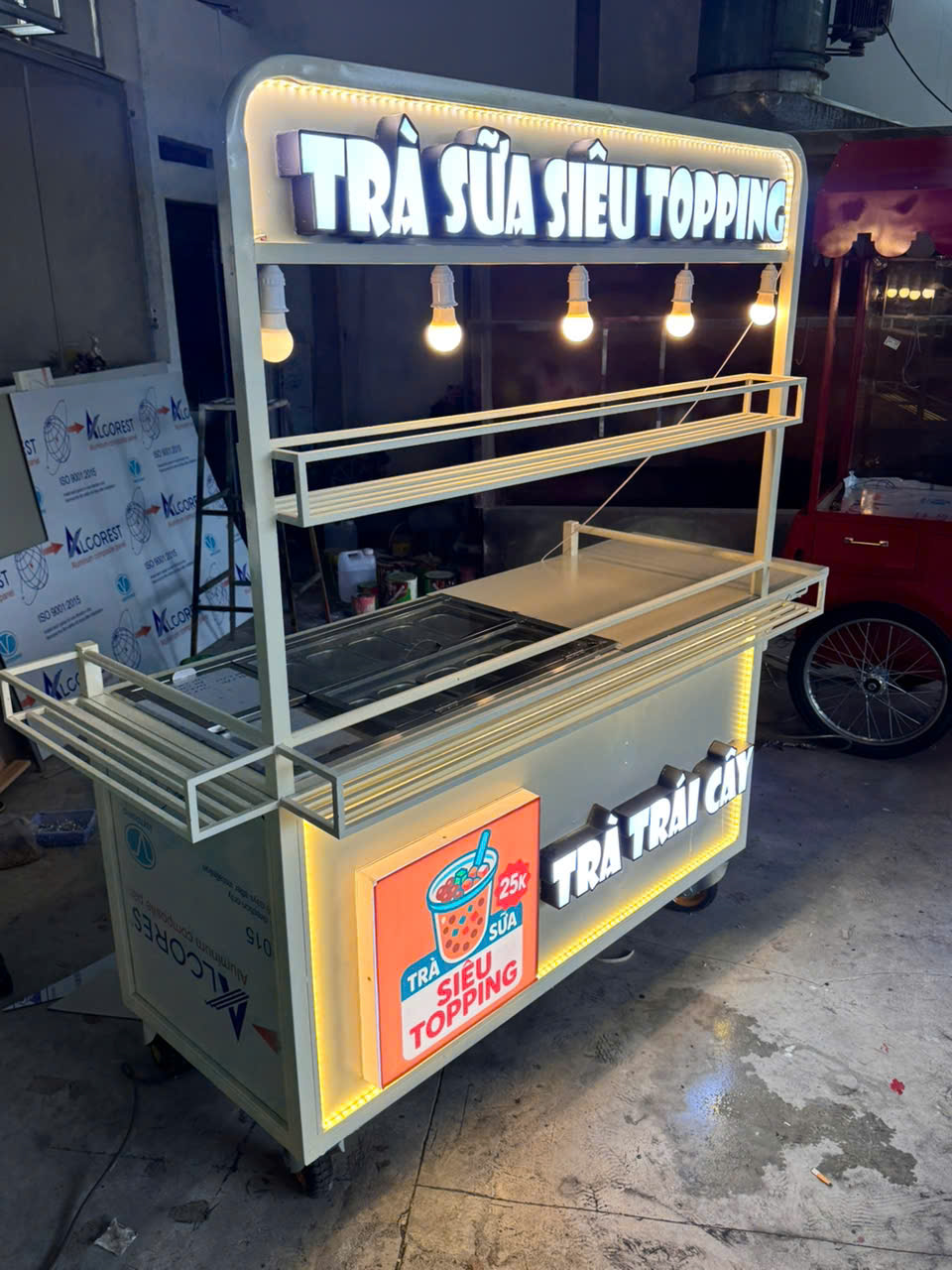 Xe bán trà sữa vỉa hè - Ảnh 2